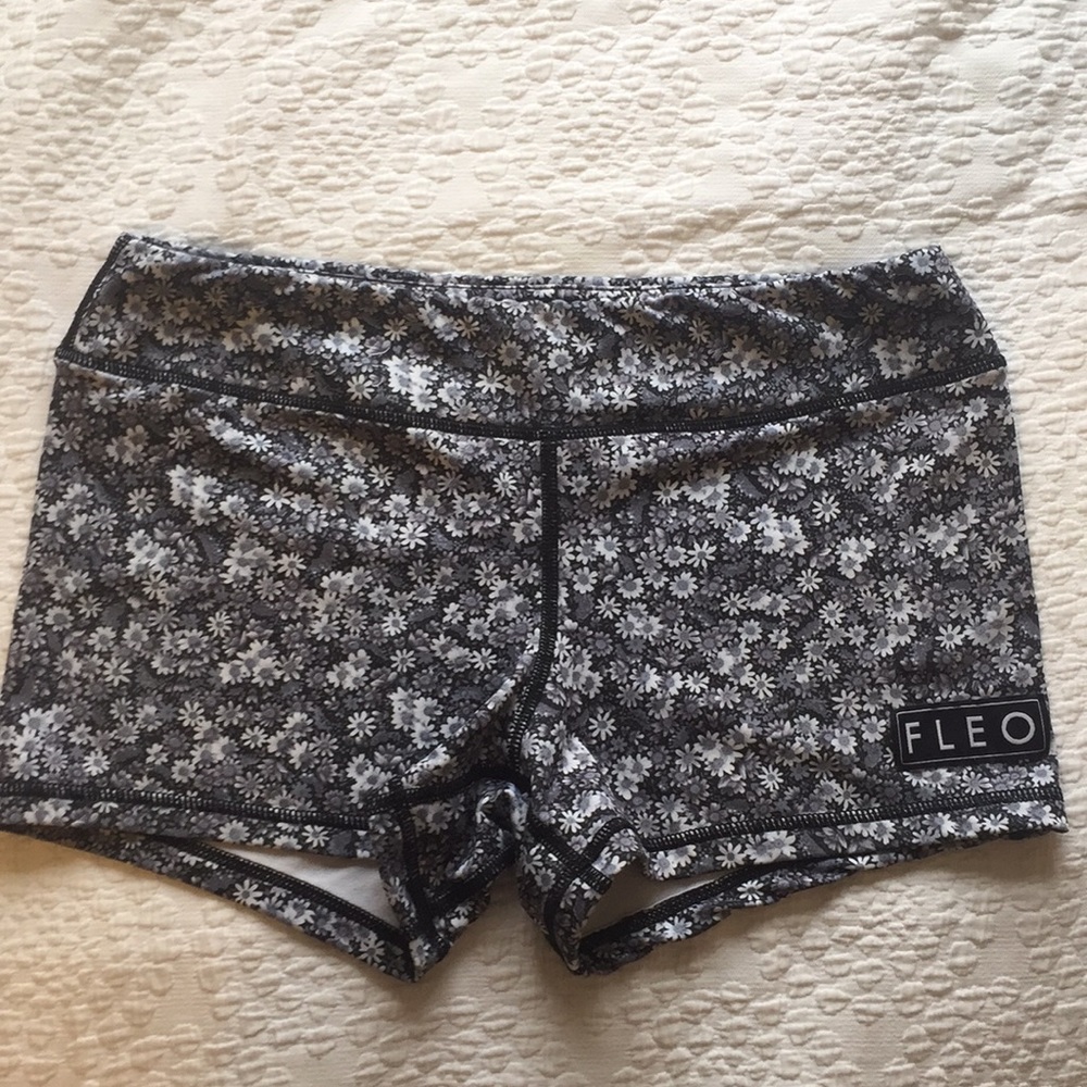 FLEO Shorts
